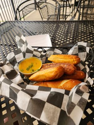  at Blondie's in Flint