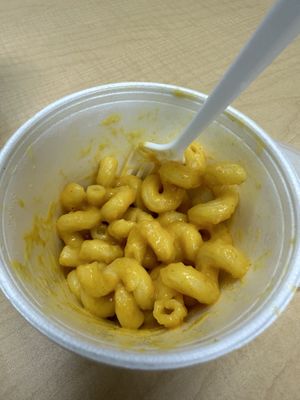  Vegan Mac & cheese…. Same cheese they use to dip the breadsticks in… super yummy and smoky 👀  at Blondie's in Flint