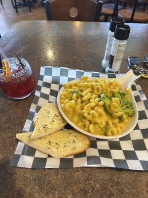 Vegan macaroni and cheese with added broccoli 🥦   at Blondie's in Flint