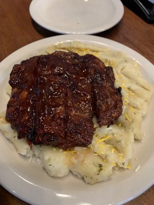 Ribs and mashed potatoes at Juuuicy's Vegan Restaurant & Mama's Vegan Cocina in West Palm Beach