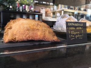 Empanadilla vegana e gluten free at XES in Ourense