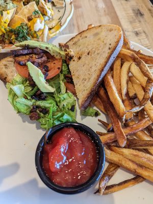 VBLT and fries at Verdura in Phoenix