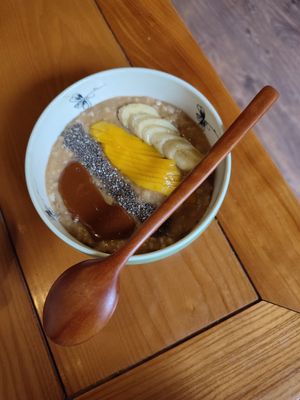 Vegan porridge bowl 🤤 at Hanoi Coffee Station in Hanoi
