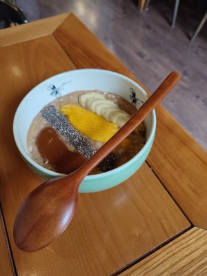 Vegan porridge bowl 🫰 at Hanoi Coffee Station in Hanoi