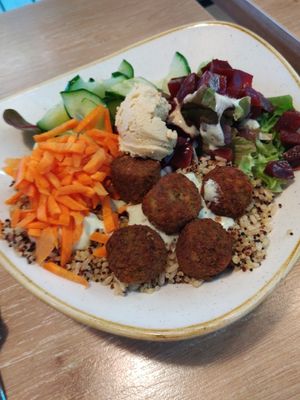 Vegan Falafel Bowl at Dean & David - Wiener Platz Am Hauptbahnhof in Dresden