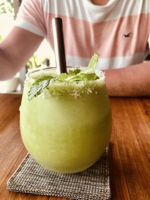 Tropical Smoothie 🥬🍍  at Kayu Lembongan in Lembongan