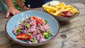 Red coleslaw and fries at LoveBurger in Berlin