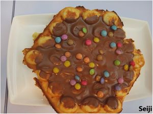 Gaufre Vegan avec smarties at Waffles Folies in Paris