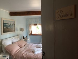 Our double room ‘Rosie’s ‘ with garden view.  at Lut's B&B in South Hykeham