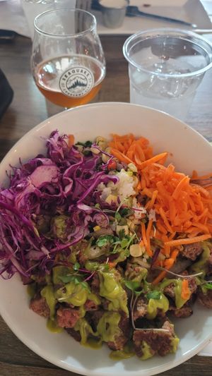 The veggie bowl is so delicious 😋 at SeaQuake Brewing in Crescent City