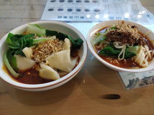 干拌炒手 and 担担面 at Su Shan Mian 素山面素食 - 雅仕苑店 in Chengdu