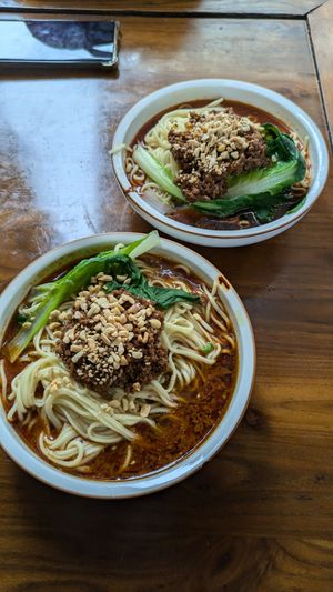Dandan noodles (before mixing) at Su Shan Mian 素山面素食 - 雅仕苑店 in Chengdu