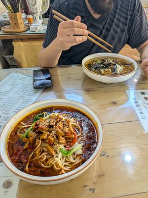 Sopa de fideos con champiñones y sopa de fideos con bambú at Su Shan Mian 素山面素食 - 雅仕苑店 in Chengdu