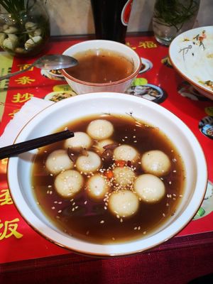 Sesame rice balls at Su Shan Mian 素山面素食 - 雅仕苑店 in Chengdu