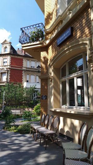 Front garden at La Sorbettiera in Bonn