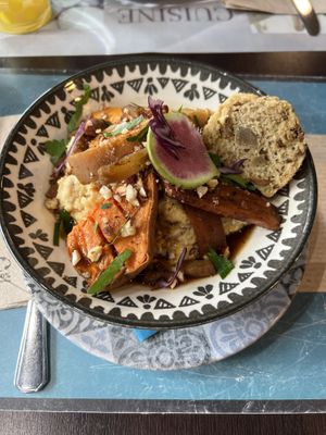Polenta crémeuse, potiron, patate douce et carottes rôtis, cake aux olives  at Biogstore in Nice