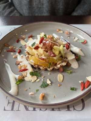 Tartelette crue aux fruits   at Biogstore in Nice