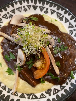 Daube provençale champignon, carotte, tofu, polenta crémeuse at Biogstore in Nice