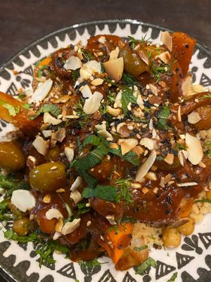 Tajine de légumes, olives, fruits secs, semoule sans gluten at Biogstore in Nice