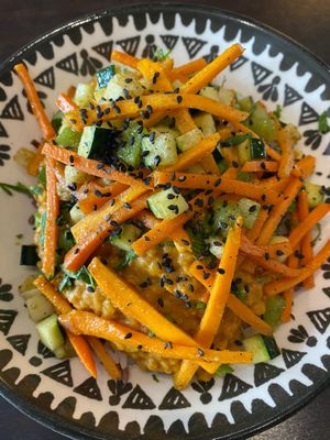 Dahl lentilles au lait de coco, légumes du wok, duo de riz at Biogstore in Nice