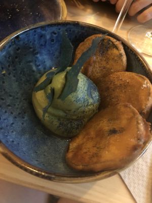 Húmus with spirulina  at Avocado Love in Madrid