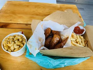 Vegan Mac and cheese with bbq wings and fries at Refocused in Baltimore