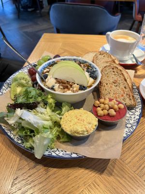 Vegan Joghurt with Maple Sirup and Walnuts + Hummus and Bread  at Wilma Wunder in Dusseldorf