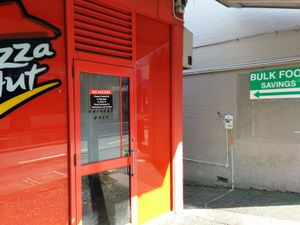 route to store entrance from Dominion Road at Bulk Food Savings in Auckland