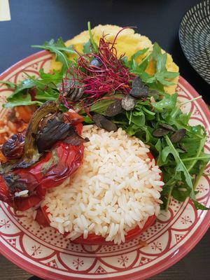 Vegan bowl at Kalos Coffee & Luncherie in Luxembourg City