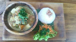 Kare tahu and tempe at Sun Sun Warung in Ubud