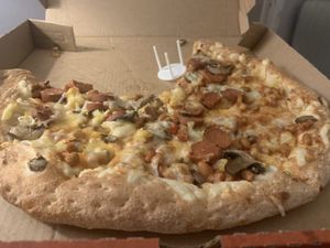 Vegan All Day Breakfast pizza! #Veganuary at Papa John's in Tamworth
