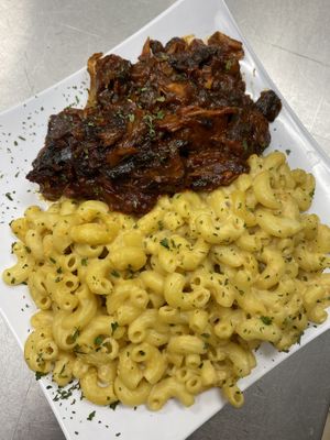 Jackfruit and mushroom bbq and truffle Mac and cheese at Wisdom's Vegan Bakery & Cafe in Spring