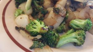 Choose your own vegan breakfast: potato, broccoli, onion & kale at Healthyums in Zion