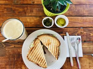 Sándwich queso de garbanzo y smoothie energético  at Vegan Center in Hermosillo