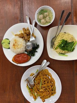 Nasi Padang, Mie Hokkian, Mie Pangsit Bakso at Vegan Forever in Denpasar