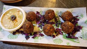 Dry falafel, weird tasting hummus at Step Out Cafe in Jaipur