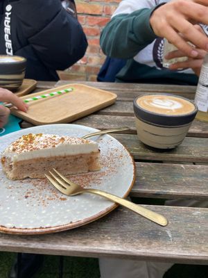 Oat milk cappuccino and vegan pistachio cake at filtro in The Hague