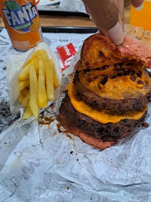 Offpig eu acho que se chama.  Dobre carne de shimeji.  Nada demais at Novos Veganos - Pinheiros in Sao Paulo