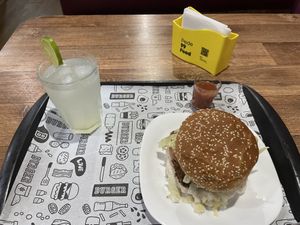 Limonada e burgao 🍔   at Novos Veganos - Pinheiros in Sao Paulo