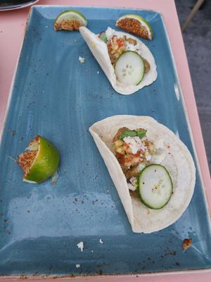 Jerk chicken tacos (-2) at Bistro Tendresse in Montreal