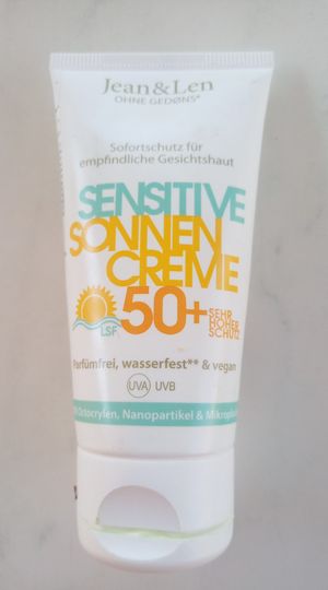 Vegan sunscreen - free from oxybenzone and octinoxate (to protect coral reefs and aquatic animals) at Müller in Campos