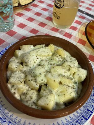 Patatas alioli  at Mostaza y Media in Gijon