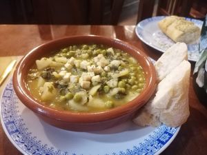 Espinacas con guisantes tum yum at Mostaza y Media in Gijon