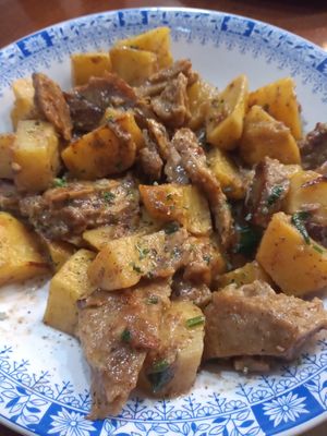 Pollo al ajillo casero at Mostaza y Media in Gijon