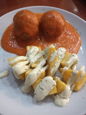 Albóndigas en salsa at Mostaza y Media in Gijon