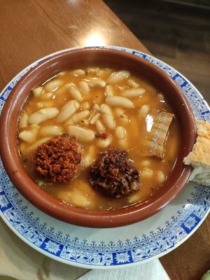 Fabada asturiana vegana at Mostaza y Media in Gijon