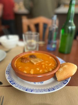 Fabada con compango at Mostaza y Media in Gijon
