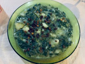 Guiso de espinacas y patatas garam masala at Mostaza y Media in Gijon