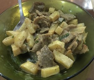 Potatoes with seitan at Mostaza y Media in Gijon