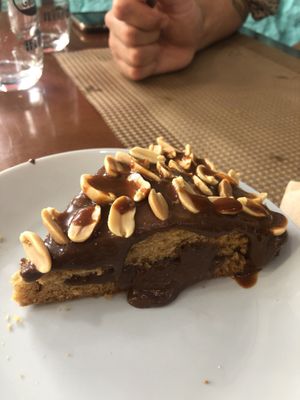 Tarta Snickers at Mostaza y Media in Gijon